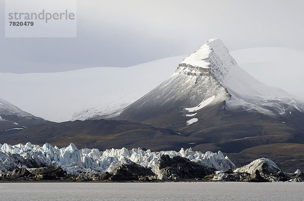 Arrheniusfjellet über Gletscher Nathorstbreen  ein Surge-Gletscher oder galoppierender Gletscher  drei Jahre nach der Surge