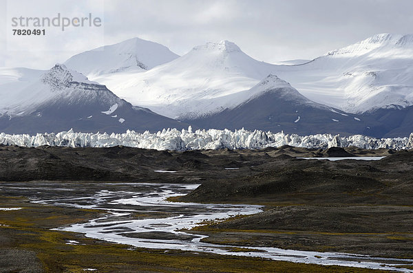Nathorstbreen  ein Surge-Gletscher oder galoppierender Gletscher  drei Jahre nach der Surge  und Gletscherfluss