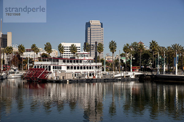 Raddampfer Grand Romance am Hafen und Shoreline Aquatic Park