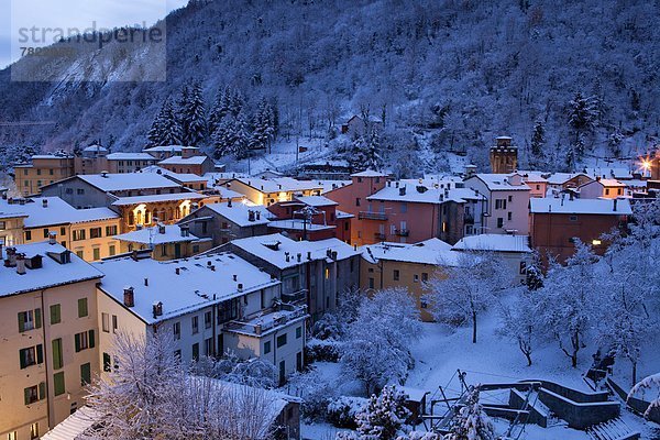 Winter Landschaft Stadt Abenddämmerung Italien