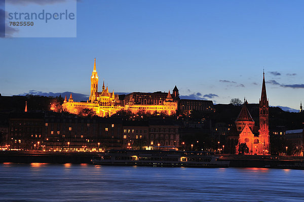 Budapest  Hauptstadt  Außenaufnahme  Europa  Nacht  Europäische Union  EU  Großstadt  Architektur  Querformat  Fluss  Donau  Ungarn  UNESCO-Welterbe  Mitteleuropa