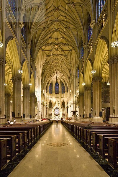 Kathedrale  Heiligtum  Allee