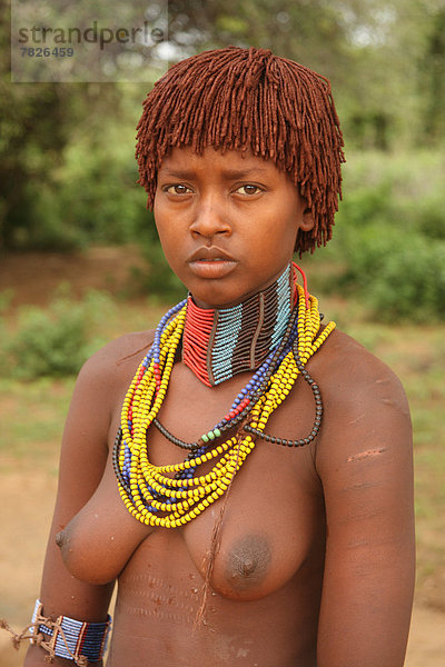 Portrait  Tradition  Halskette  Kette  jung  Ethnisches Erscheinungsbild  Mädchen  Afrika  Äthiopien  Collier  Volksstamm  Stamm