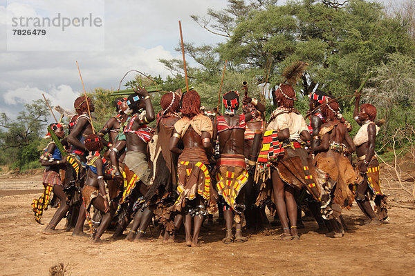 Frau  Mensch  Menschen  Tradition  Menschengruppe  Menschengruppen  Gruppe  Gruppen  Zeremonie  Ethnisches Erscheinungsbild  Afrika  Äthiopien  Volksstamm  Stamm