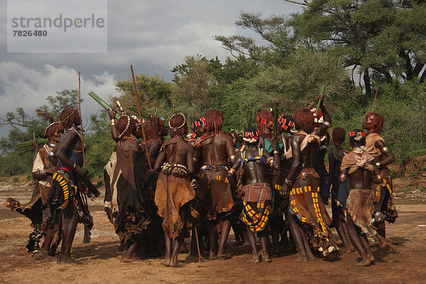 Frau  Mensch  Menschen  Tradition  Menschengruppe  Menschengruppen  Gruppe  Gruppen  Zeremonie  Ethnisches Erscheinungsbild  Afrika  Äthiopien  Volksstamm  Stamm