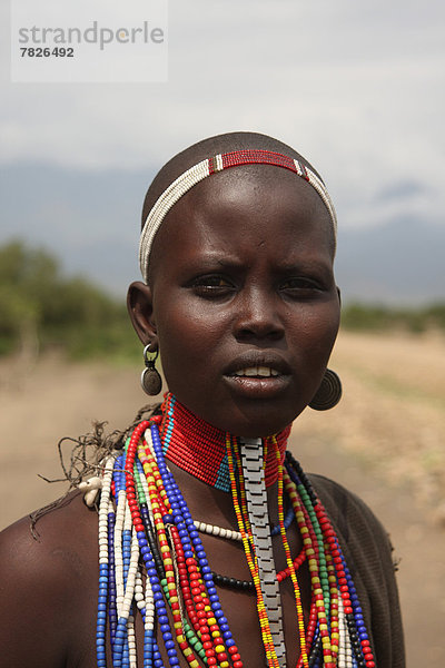 Portrait  Frau  Tradition  Kopfschmuck  Halskette  Kette  jung  Ethnisches Erscheinungsbild  Afrika  Äthiopien  Collier  Volksstamm  Stamm