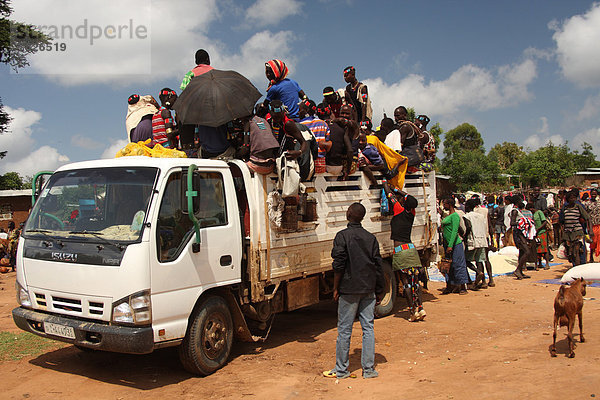 Mensch  Menschen  Tradition  Lastkraftwagen  Ethnisches Erscheinungsbild  Afrika  Äthiopien  Markt  Volksstamm  Stamm