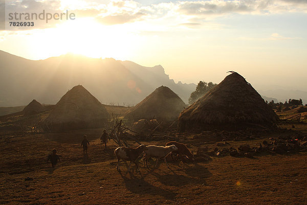 Gebirge  Nationalpark  Hütte  Berg  Landschaft  Dorf  Abenddämmerung  UNESCO-Welterbe  Semien  Afrika  Äthiopien  Highlands  Gebirgszug  trekking