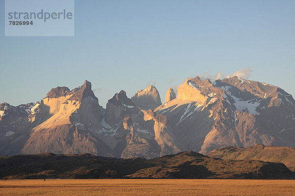 Gebirge  Berg  Landschaft  Natur  Torres del Paine Nationalpark  Chile  Cuernos del Paine  Gebirgszug  Patagonien  Südamerika