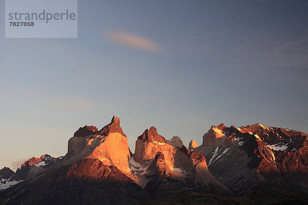 Gebirge  Berg  Landschaft  Natur  Torres del Paine Nationalpark  Chile  Cuernos del Paine  Gebirgszug  Patagonien  Südamerika