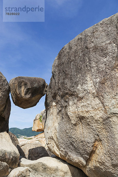 Felsbrocken  Landschaftlich schön  landschaftlich reizvoll  Küste  Asien  Nha Trang  Vietnam