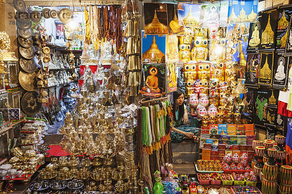 Tourist  kaufen  Laden  fünfstöckig  Buddhismus  Myanmar  Asien  Pagode  Shwedagon Pagode