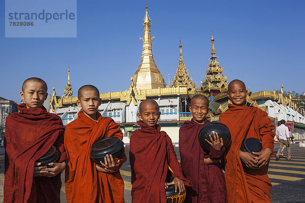 Junge - Person  fünfstöckig  Buddhismus  Myanmar  Mönch  Asien  Pagode  Stupa