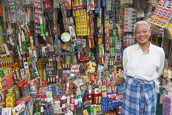 Städtisches Motiv  Städtische Motive  Straßenszene  Straßenszene  Handel  Laden  Markt  Myanmar  Asien  Business