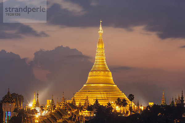 beleuchtet  Sonnenuntergang  ernst  Nacht  Myanmar  Asien  Abenddämmerung  Pagode  Shwedagon Pagode  Stupa