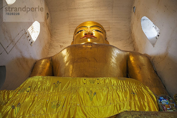 Innenaufnahme  fünfstöckig  Buddhismus  Myanmar  Tempel  Asien  Buddhastatue
