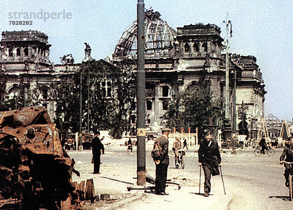 Berlin  Hauptstadt  Europa  Beruf  Straße  Krieg  Reichstag  Krankheit  Vernichtung  Deutschland  Zweiter Weltkrieg  II.