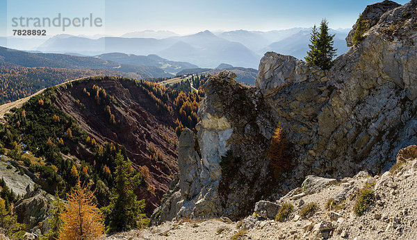 Trentino Südtirol Europa Berg Baum Landschaft Hügel Wald Holz Herbst Italien