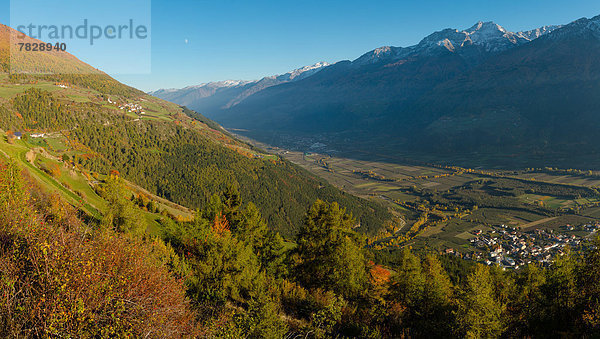 Trentino Südtirol  Europa  Berg  Landschaft  Hügel  Tal  Herbst  Italien