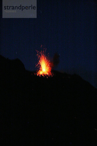 Europa  Spritzer  Vulkan  Lava  Insel  Italien  Liparische Inseln  Äolischen Inseln  Funke  Stromboli