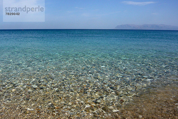 durchsichtig  transparent  transparente  transparentes  Wasser  Europa  Stein  Strand  Küste  Meer  Castellammare del Golfo  Italien  Sizilien  Westküste