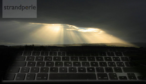 Computertastatur  Tastatur  Computer  Wolke  daten  Wirtschaft  Illustration  Metalldraht  Outsourcing  Verbindung  cloud computing