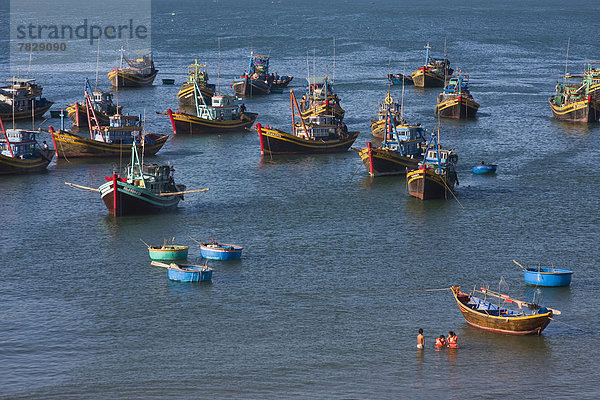 Fischereihafen  Fischerhafen  Fischerei  Hafen  niemand  Boot  angeln  Asien  Mui Ne  Vietnam  vietnamesisch