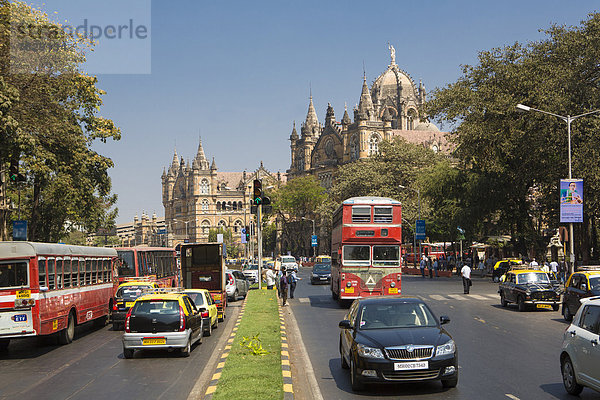 Großstadt  Fernverkehrsstraße  Omnibus  Bombay  Asien  Innenstadt  Indien  Maharashtra  Haltestelle  Haltepunkt  Station  Straßenverkehr