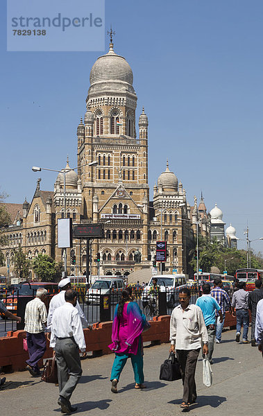 Mensch  Menschen  Blume  Gebäude  Großstadt  Fernverkehrsstraße  Architektur  Wahrzeichen  UNESCO-Welterbe  Bombay  Asien  britisch  Innenstadt  Indien  Maharashtra  Haltestelle  Haltepunkt  Station