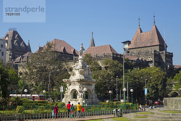 Einkaufszentrum  Springbrunnen  Brunnen  Fontäne  Fontänen  Botanik  Gebäude  Großstadt  Quadrat  Quadrate  quadratisch  quadratisches  quadratischer  UNESCO-Welterbe  Bombay  Asien  Ortsteil  Zierbrunnen  Brunnen  Indien  Maharashtra