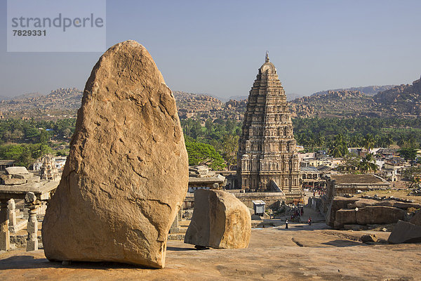 Felsbrocken  Skyline  Skylines  Stein  Reise  Architektur  Ruine  Kultur  groß  großes  großer  große  großen  Hampi  UNESCO-Welterbe  Tempel  Asien  Indien  Karnataka  Vijayanagar