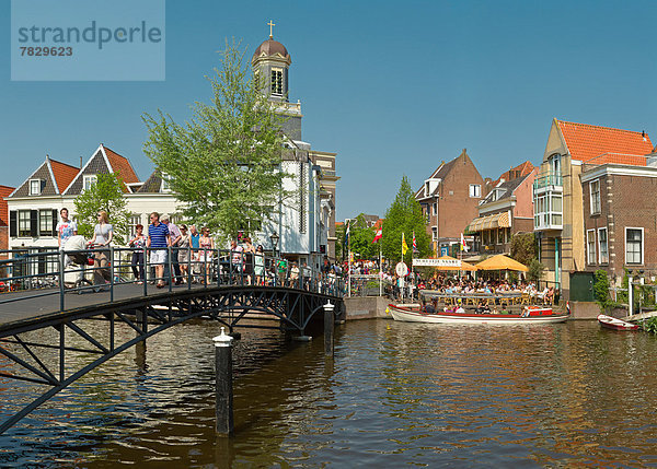 Fußgängerbrücke  Wasser  Europa  Mensch  Menschen  Großstadt  Brücke  Dorf  Niederlande