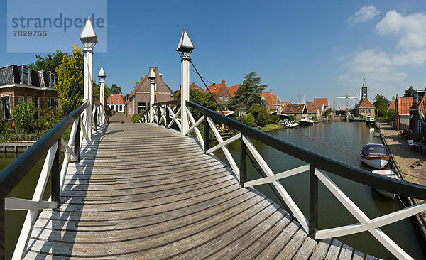 Wasser  Europa  Sommer  Großstadt  Dorf  Niederlande  Holzbrücke