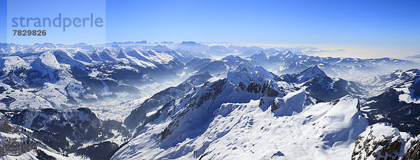 Kälte  Panorama  Europa  Schneedecke  Berg  Winter  Himmel  Schnee  Alpen  blau  Ansicht  Sonnenlicht  Bergmassiv  Schweiz