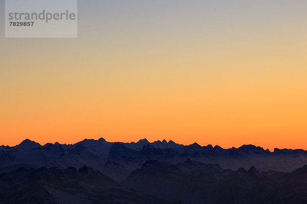Panorama  Europa  Berg  Morgen  Konzept  Silhouette  Himmel  Sonnenaufgang  Abstraktion  Alpen  Ansicht  Westalpen  Abenddämmerung  schweizerisch  Schweiz  Dämmerung