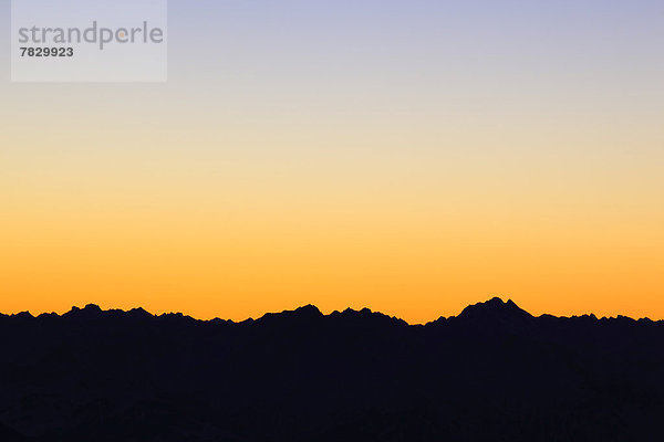 Panorama  Europa  Berg  Morgen  Konzept  Silhouette  Himmel  Sonnenaufgang  Abstraktion  Alpen  Ansicht  Westalpen  Abenddämmerung  schweizerisch  Schweiz  Dämmerung