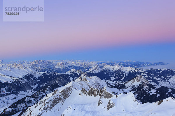 Kälte  Panorama  Europa  Schneedecke  Berg  Winter  Himmel  Schnee  Alpen  blau  pink  Ansicht  Sonnenlicht  Westalpen  Bergmassiv  schweizerisch  Schweiz