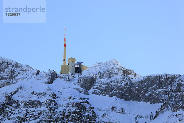 Europa  Winter  Berggipfel  Gipfel  Spitze  Spitzen  Himmel  blau  Sonnenlicht  Westalpen  Antenne  Schnee  schweizerisch  Schweiz