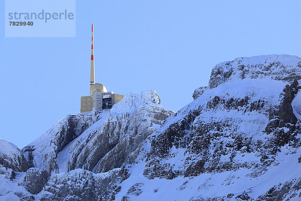 Europa  Winter  Berggipfel  Gipfel  Spitze  Spitzen  Himmel  blau  Sonnenlicht  Westalpen  Antenne  Schnee  schweizerisch  Schweiz