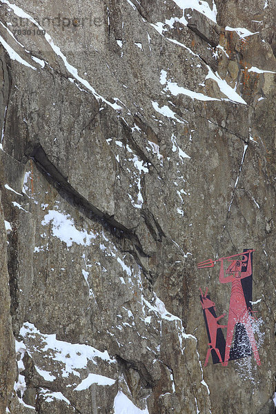 Detail  Details  Ausschnitt  Ausschnitte  Felsbrocken  Europa  Schneedecke  Winter  Symbol  Schnee  streichen  streicht  streichend  anstreichen  anstreichend  Wandbild  Mythologie  Schlucht  Höhlenmalerei  schweizerisch  Schweiz