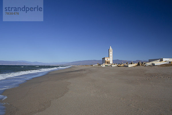 Europa Strand Landschaft Küste Reise weiß Kirche lang langes langer lange Sand blau Einsamkeit Tourismus Almeria Andalusien Spanien