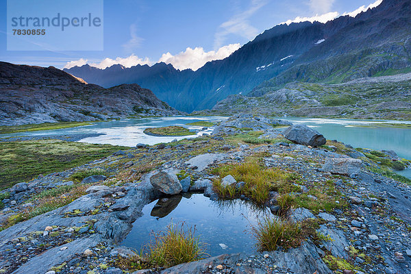 Felsbrocken Europa Berg Steilküste Bach Pfütze Bern Berner Oberland Schweiz