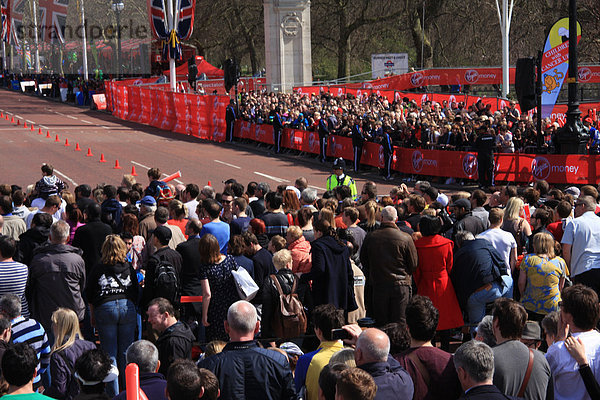 Marathonlauf  Marathon  Marathons  beobachten  Großbritannien  London  Hauptstadt  Ziel  England  The Mall