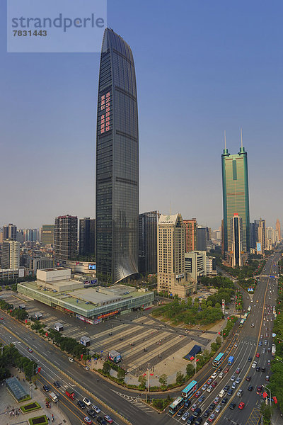 grün  Großstadt  Fernverkehrsstraße  Turm  lang  langes  langer  lange  groß  großes  großer  große  großen  China  Asien  Allee  Innenstadt  neu  Shenzhen