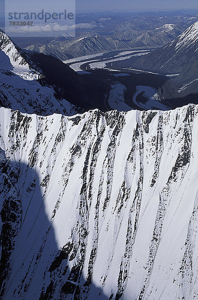 Vereinigte Staaten von Amerika  USA  hoch  oben  Kälte  Nationalpark  Berg  Steilküste  Schneedecke  Berggipfel  Gipfel  Spitze  Spitzen  Himmel  Alaskakette  Alaska Range  Denali Nationalpark  Fernsehantenne  Alaska  Hobel  Schnee