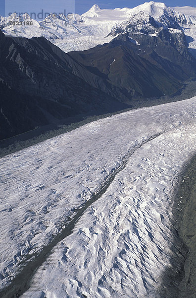 Vereinigte Staaten von Amerika  USA  blauer Himmel  wolkenloser Himmel  wolkenlos  Nationalpark  Berg  Eis  Wrangell-St.-Elias-Nationalpark  Mount Saint Elias  Alaska  Schnee