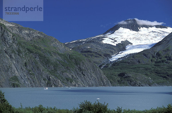 Kälte  Wasser  Berg  See  Boot  Landschaftlich schön  landschaftlich reizvoll  Sonnenlicht  Alaska  Entspannung