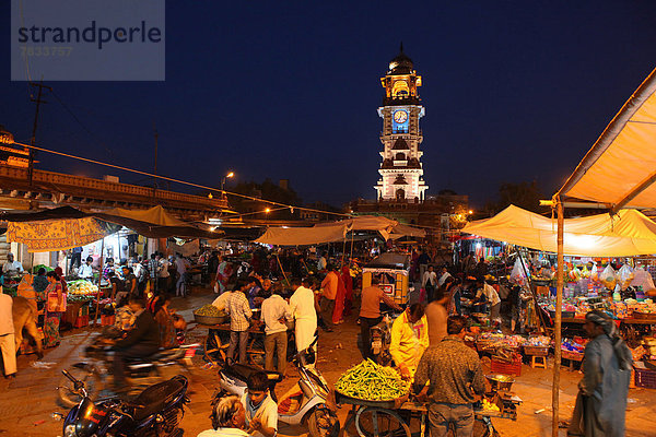 Turmuhr  Mensch  Menschen  Großstadt  Uhr  verkaufen  Asien  Blaue Stunde  Indien  Jodhpur  Markt  Rajasthan  Schiffswache