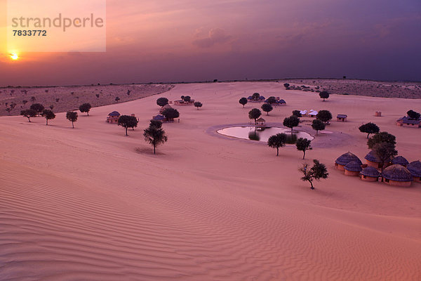 Hütte  Sonnenuntergang  Wüste  Hotel  See  Sand  Einsamkeit  Düne  Stille  Asien  Indien  Oase  Rajasthan