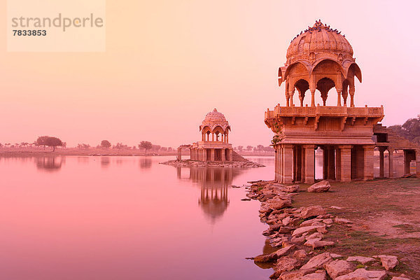 Wasserrand  Morgen  Geheimnis  Sonnenaufgang  Spiegelung  Tourist  See  Stille  Magie  Asien  Idylle  Indien  Jaisalmer  Messehalle  Rajasthan